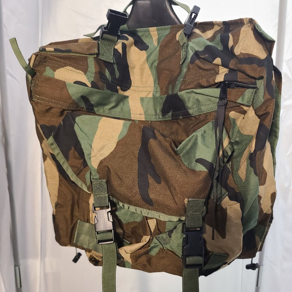 vintage genuine army surplus IIFS CFP-90 combat patrol pack, m81 woodland